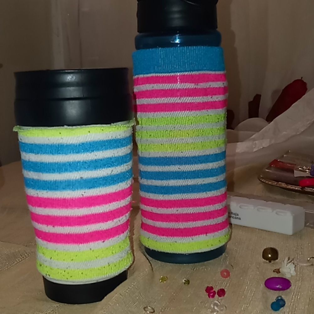 2 randomized Free Handmade Mug warmers - Picture 3 of 6